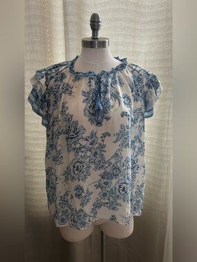 ROSE+OLIVE Women’s XL White Blue Floral Bird Tie-Neck Ruffle Flutter Blouse